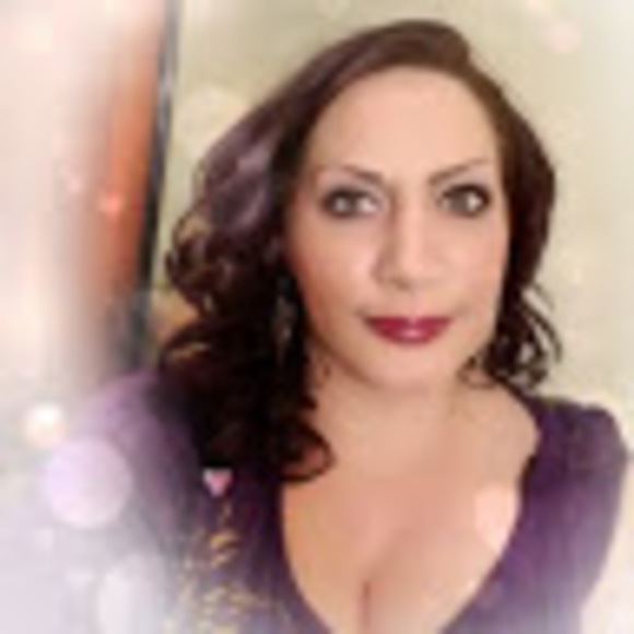 Meet your Posher, Jennifer - Picture 1 of 1